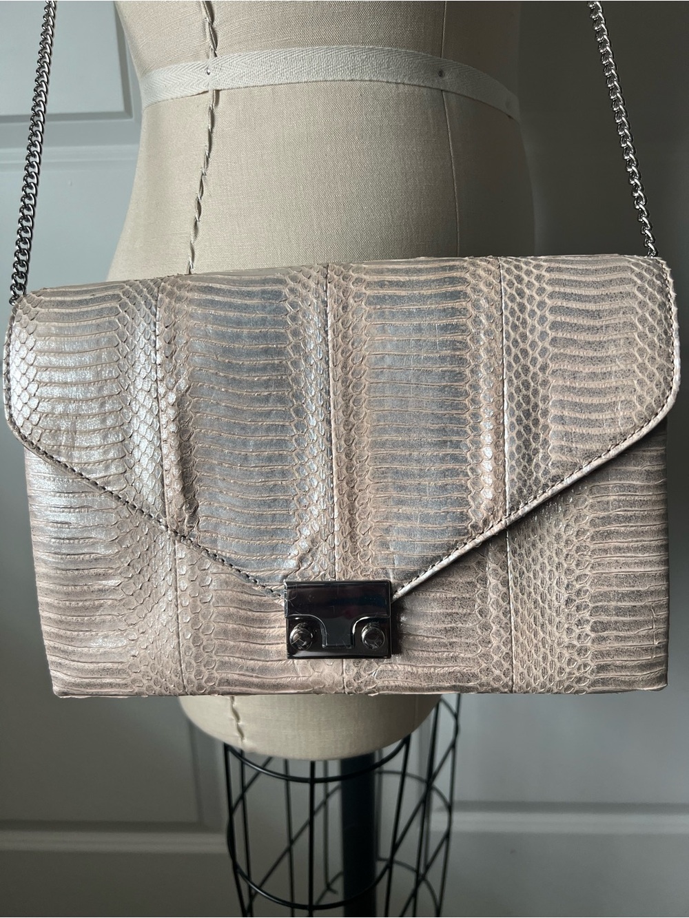 New Silver Snake-Embossed Chain Shoulder Bag
